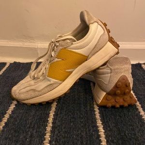 New Balance SZ 8.5 White Sneakers w Yellow